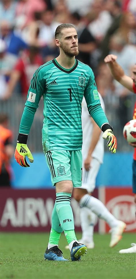 David de gea is a 29 years old (as of july 2021) professional footballer from spain. David De Gea 2021: Girlfriend, net worth, tattoos, smoking ...