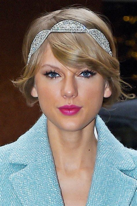 We Spy Something Different About Taylor Swifts Makeup This Holiday