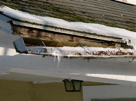 De sneeuw trekt vanavond oostwaarts het land uit. CODE ROOD: Waterschade door sneeuw - C.A.S. Calamiteiten