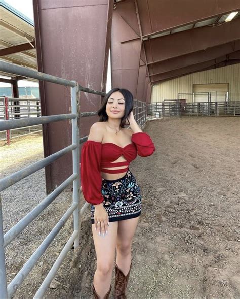 15 Cute Cowgirl Outfits For Any Occasion Latina Fashion Outfits Cute Simple Outfits Western