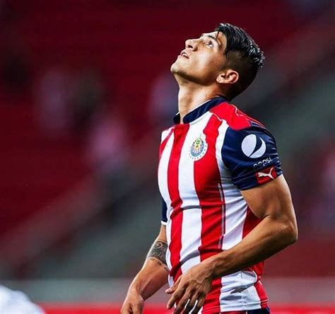 Fotos de alan pulido, alan pulido se ve en un partido amistoso de la fifa entre méxico. Pulido | Futbol chivas, Chivas, Chivas rayadas