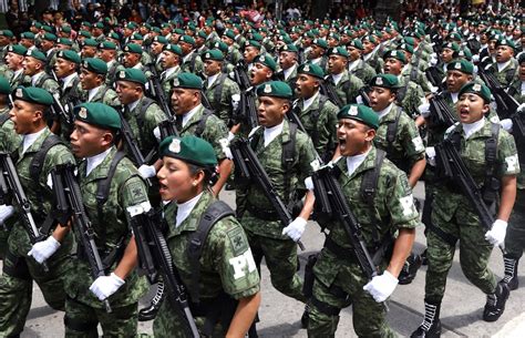 Las sorprendentes imágenes del desfile militar de este 16 ...