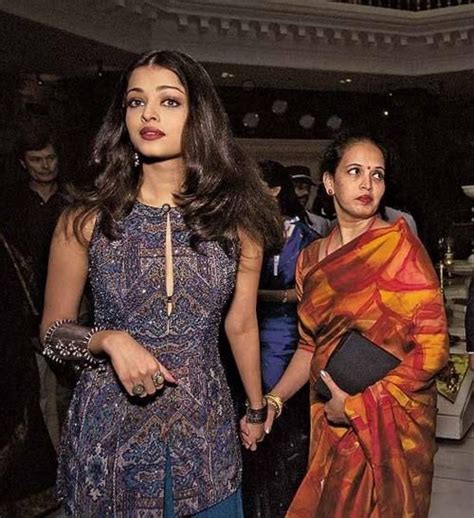 A Rare Pic Of Aishwarya With Her Mom Aishwarya Rai Photo Actress Aishwarya Rai Aishwarya Rai