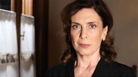 «ποιος είναι αυτός ρε παιδιά; Κατερίνα Διδασκάλου: Παίζει στις «Άγριες Μέλισσες», βλέπει ...