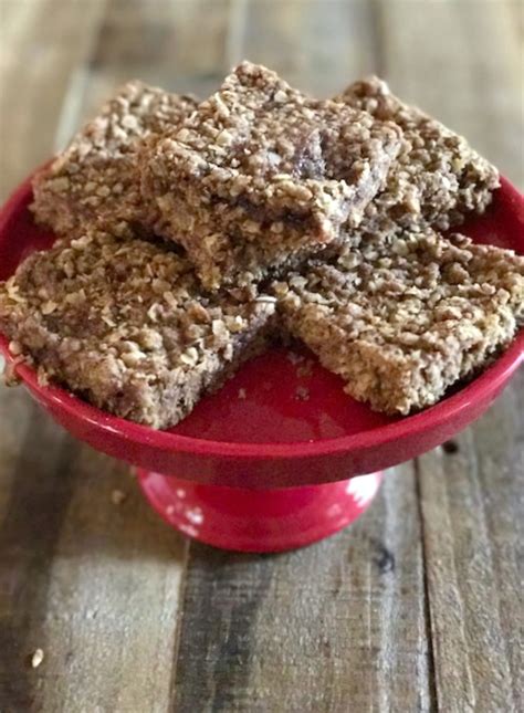 It's considered a classic texas cornbread subscribe to receive all new recipes for dinners, desserts, breakfast, and more delivered right to your inbox! Copycat Pioneer Woman Strawberry Oat Bars | FaveSouthernRecipes.com