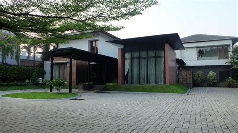 Rumah gubuk, rumah gubuk in english, ada rumah papan dan kulit kayu di melawi ukuran 2x2 meter via www.tribunnews.com. Rumah Mewah dan Besar di Bukit Golf Pondok Indah , Jakarta Selatan