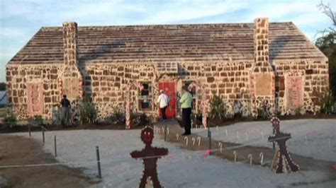Worlds Largest Gingerbread House Built In Texas