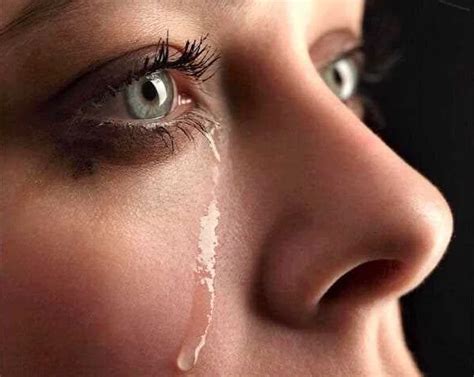 Почему часто текут слезы причины и как справиться с этим