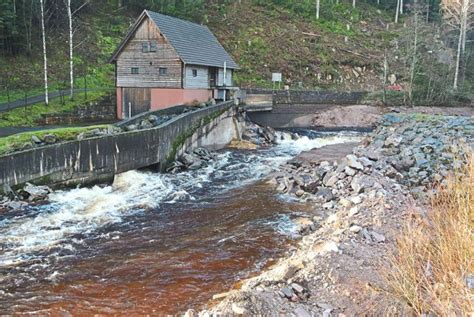 In schweden finden bürgerliche und schwedendemokraten in einer gemeinsamen initiative für ein restriktives einwanderungsrecht zusammen. Baiersbronn: Damm am Raufelsen gebrochen - Baiersbronn ...