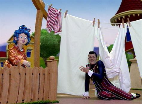 Freddie faulig wohnt im untergrund von lazy town und liebt das faulenzen. LazyTown - Los geht's Bilder - TV Wunschliste