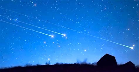 Come accade da molti anni le stelle cadenti d'agosto, le perseidi, non offriranno lo spettacolo migliore nella notte di san lorenzo, il 10 agosto, ma raggiungeranno il picco il 12 , osserva l'astrofisico mauro messerotti. Stelle cadenti 13-14 dicembre 2017 | Come vedere pioggia di meteore | Geminidi