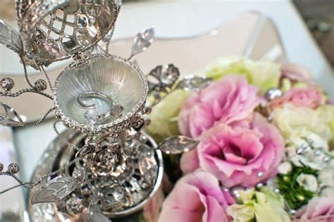 Cincin kawin mahar atau bukan. Apa Saja Mahar Pernikahan di 2019 Ini? - V&CO Jewellery News