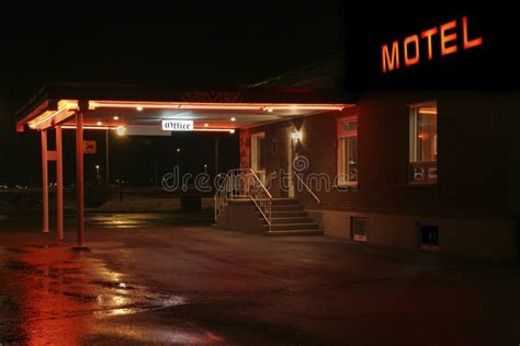 Entrada Do Motel Na Noite Foto De Stock Imagem De Batente 21179694