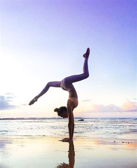 Absolutely Stunning Stag Leg Handstand By Sjanaelise She Is Featured In The Sunny Strappy Bra