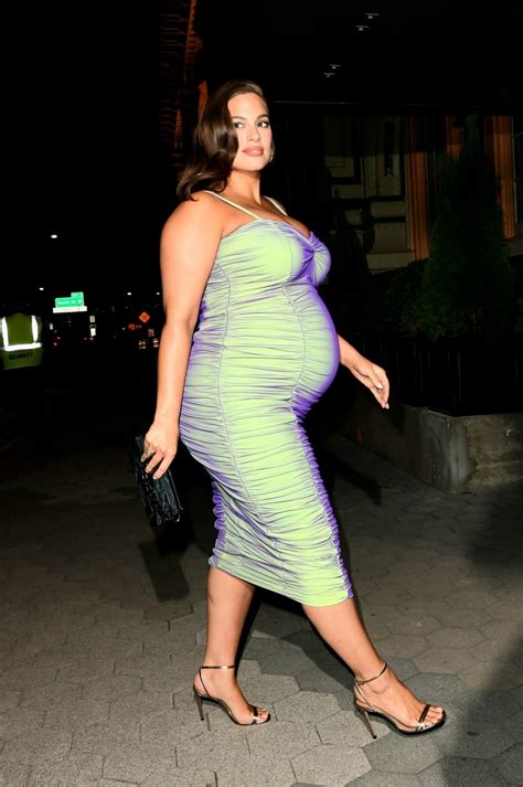 Pregnant Ashley Graham Arrives At Cfda And Vogue Fashion Fund Awards In