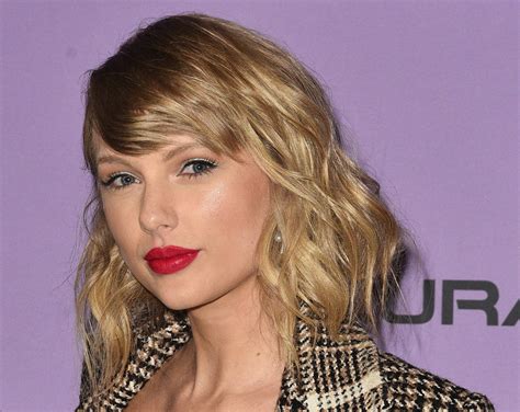 Taylor Swifts New Vinyl Album Is Missing Something Taylor Swift Music Deadline Afpkudos