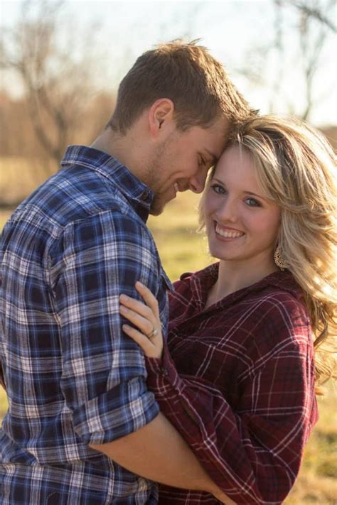 Pin By Nikki Powell On Photography Cute Couple Poses Couples Poses For Pictures Couple