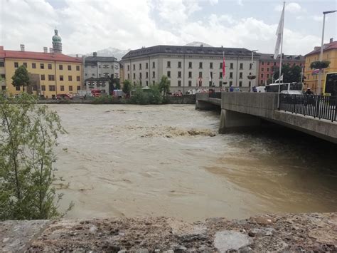 Die österreichische version hatte nach einem tag über 120.000 anhänger, eine weitere über 36.000 anhänger. Innsbruck Hochwasser Juni 2019 - Aufnahmetest Innsbruck