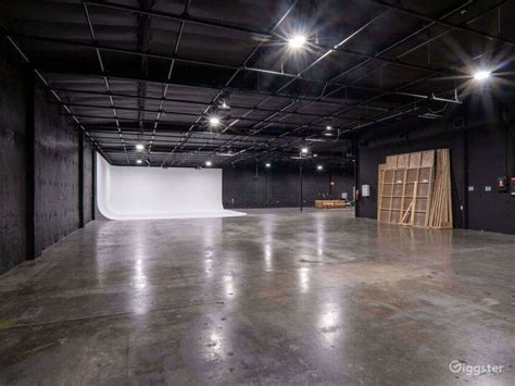 Production Studio With Pre Lit Cyc And Grid Rent This Location On