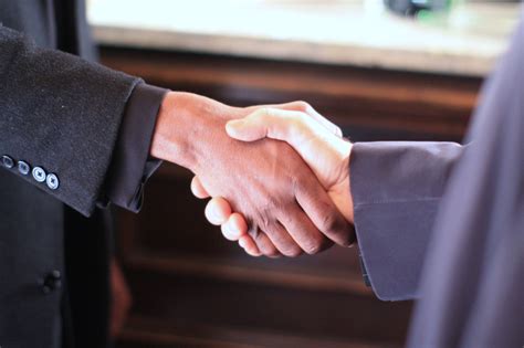 How To Deliver The Perfect Business Handshake