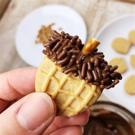 Theres nothing better than chocolate and peanut butter! Nutter Butter Decorated Cookies - cookie ideas