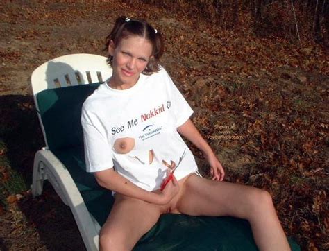 Girl Sitting Pantyless Outdoor November 2002 Voyeur Web Hall Of Fame