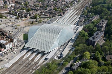 Vila de bèlgica, capital de la província lieja, capital del principat de lieja. Lige-Guillemins railway station in Liege Belgium by Santiago Calatrava - Photorator