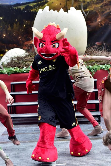 Ruim 46 procent van de supporters koos voor het ontwerp van arnaud hermant. Maak kennis met onze WK-mascotte: 'Red' moet de Rode ...