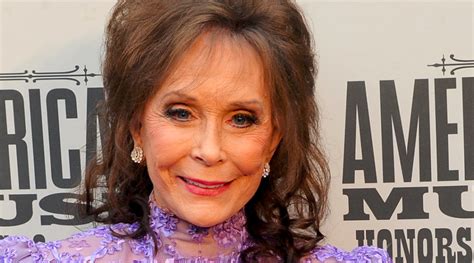 Remember When Loretta Lynn Released ‘coal Miners Daughter Traditional Country
