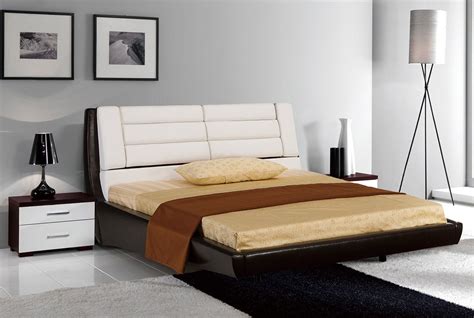 A combinação do design reta, vidros, espelhos e a diversidade de cores modernas, conferem um estilo supermoderno ao produto. Bedroom Sets - Taking Modern Art to Bed - The WoW Style