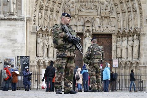 Paris Reassures Tourists Over Safety After Terror Attacks Wsj