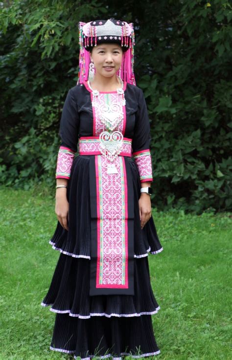 Layered long Hmong dress | Hmong clothes, Hmong people, Hmong fashion