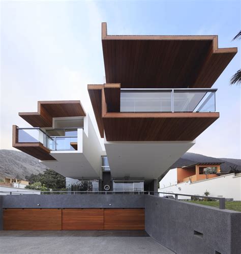 10 Amazing Cantilevered House Designs