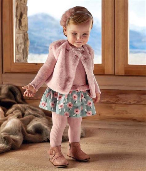 catálogo mayoral otoño invierno 2021 moda en pasarela ropa de bebe nena ropa infantil para