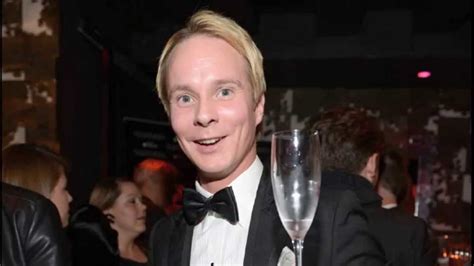 Petter andre pilgaard (born 20 february 1980) is a norwegian television celebrity who gained national fame during the first season of the norwegian version of paradise hotel. Petter Pilgaard - Magiske kvinnesyn - YouTube