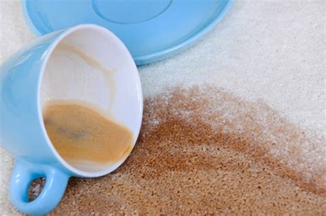 Ist ein kaffeefleck bereits länger auf der kleidung oder dem teppich und tief in die. Kaffeeflecken Teppich - Hausmittel & Tipps | Frag Mutti