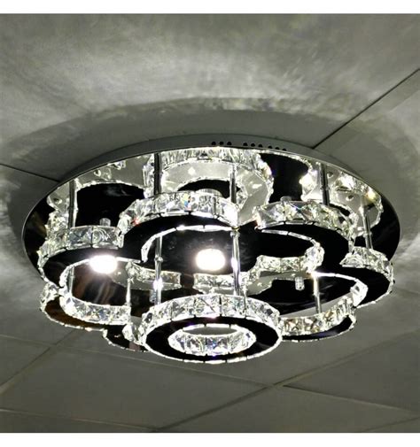 Fixez solidement la plaque de montage à la surface souhaitée avec les vis fournies. Plafonnier lustre cristal et LED Venosa