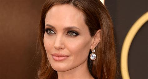 Conhe A Fatos Impactantes Sobre O Passado De Angelina Jolie Zappeando Entretenimento Zappeando