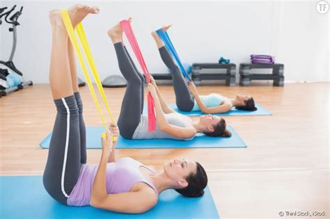 Découvrez notre grande collection de bandes élastiques de résistance. 5 exercices à faire avec un elastiband pour galber votre ...
