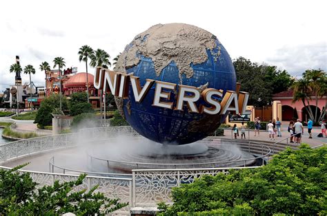Universal Studios Hollywood And Orlando Theme Parks Extend Closures