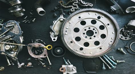 C'est l'une des articulations de la voiture. Définition de la rotule de suspension