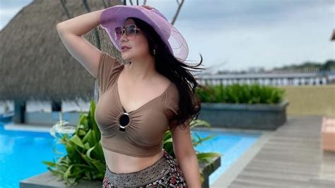Potret Tessa Kaunang Makin Seksi Di Usia 45 Netizen Kayak Masih 20an