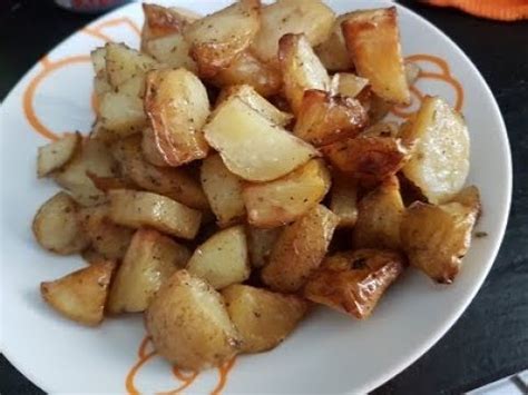 Ed allora vediamo un pò come fare! Ricetta veloce patate al forno con buccia - YouTube