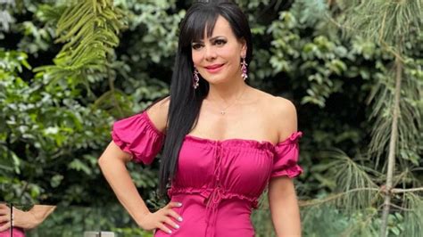 Maribel Guardia presume cuerpazo a sus 63 años con entallado mini