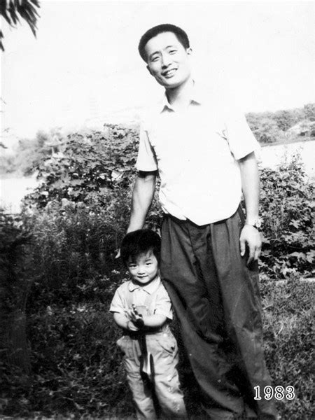 father and daughter take same photo for 35 years[4] cn