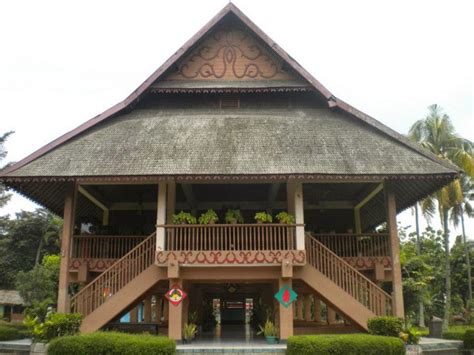 10 Contoh Gambar Gambar Rumah Adat Lamin Dari Kalimantan Timur