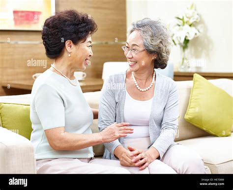 2 Friends Talking Asia Hi Res Stock Photography And Images Alamy