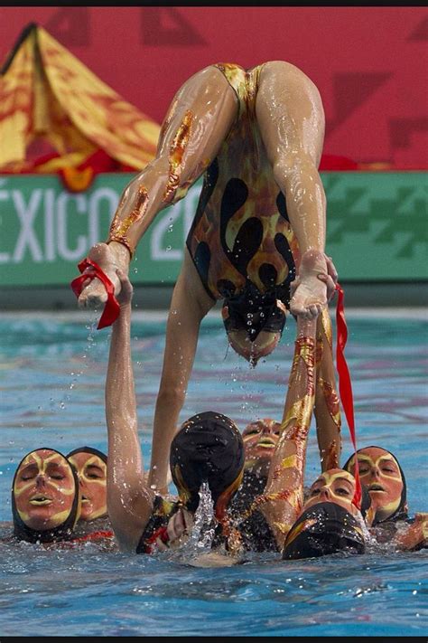 Pin By Joal Cervs On Caught In The Act Synchronized Swimming