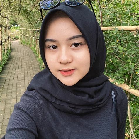 Hijabers Idaman On Twitter In 2021 Selfies Poses Hijab Beauty