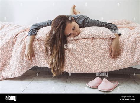 One Woman Alone Bed Sad Lonely Hi Res Stock Photography And Images Alamy
